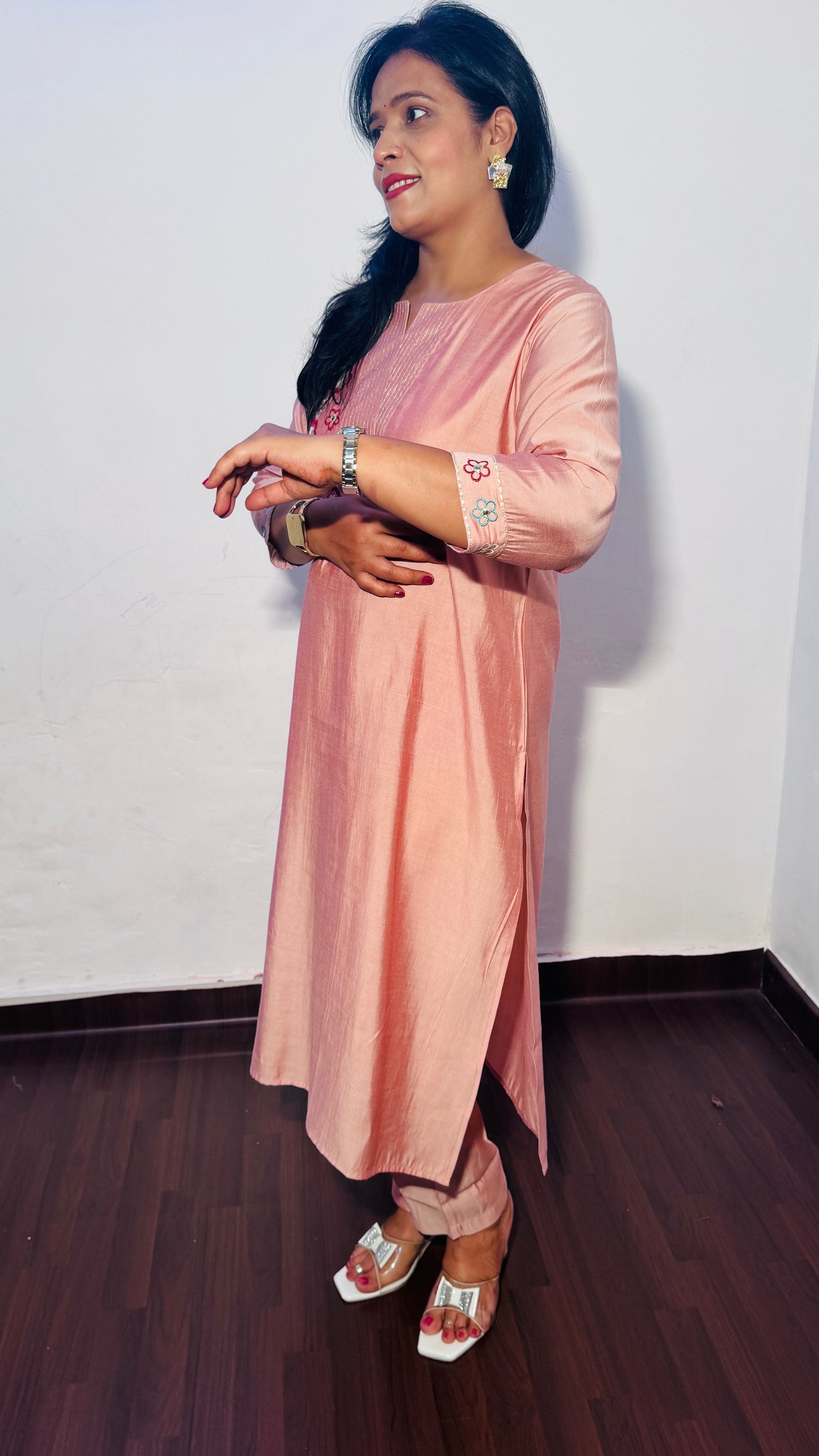 PEACH FLORAL THREAD WORK MUSLIN SILK KURTA WITH TROUSERS
