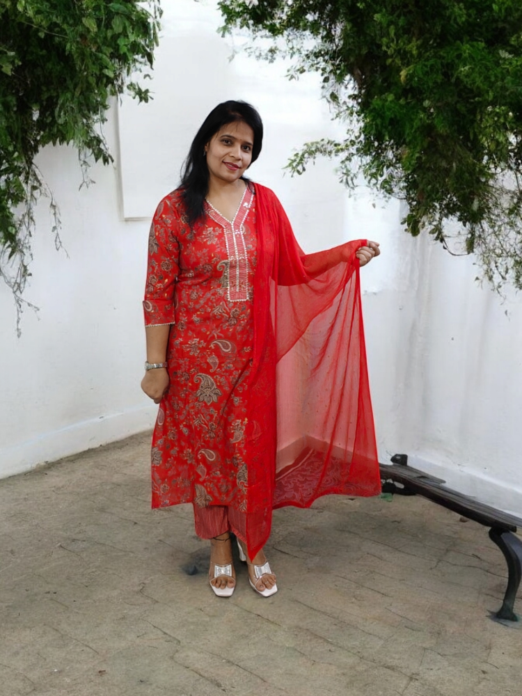 MUSLIN RED SUIT - SET WITH FLORAL PRINT