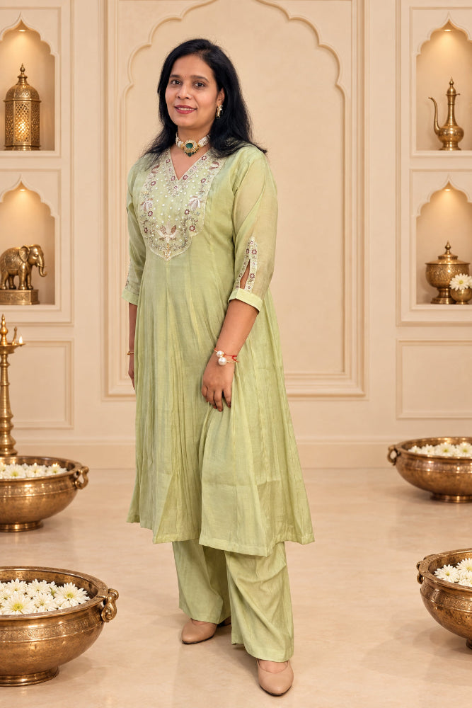 Pista Green - Perfect for  Mehndi , Karwa Chauth , Festival , Diwali , Navratri 
