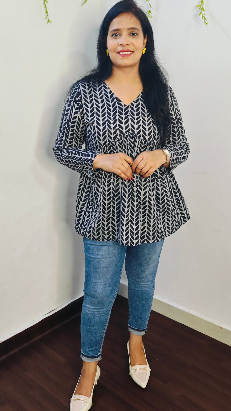 VILGI CASUAL PRINTED BLACK PEPLUM SHORT TOP