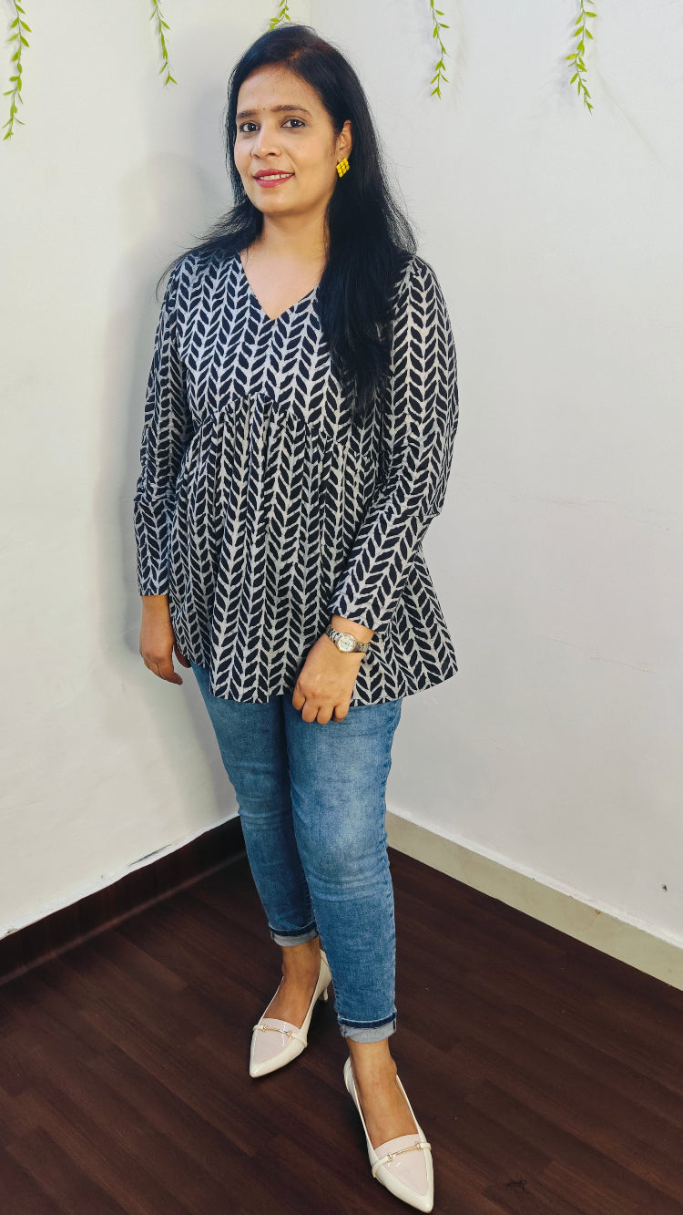 VILGI CASUAL PRINTED BLACK PEPLUM SHORT TOP