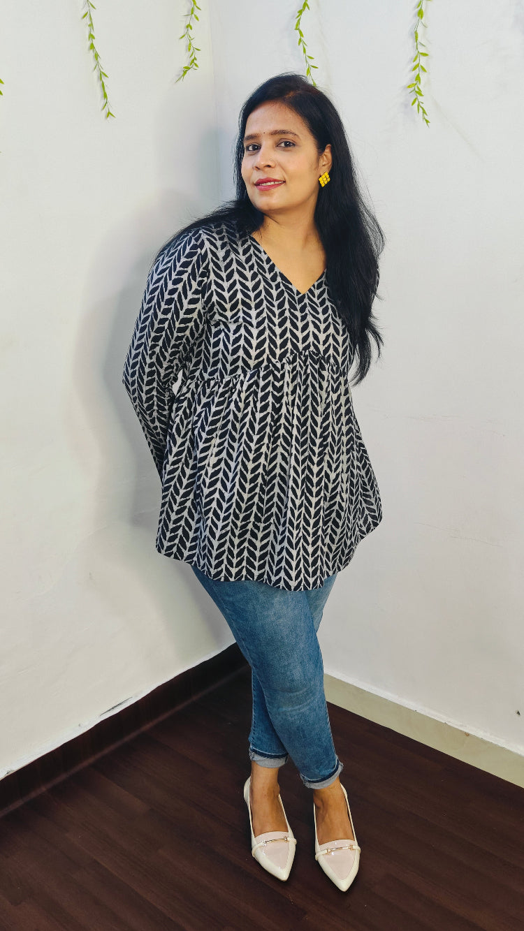 VILGI CASUAL PRINTED BLACK PEPLUM SHORT TOP