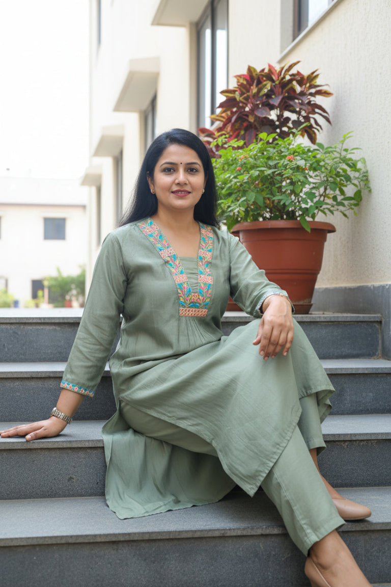 PASTEL GREEN EMBROIDERED MUSLIN KURTA SET