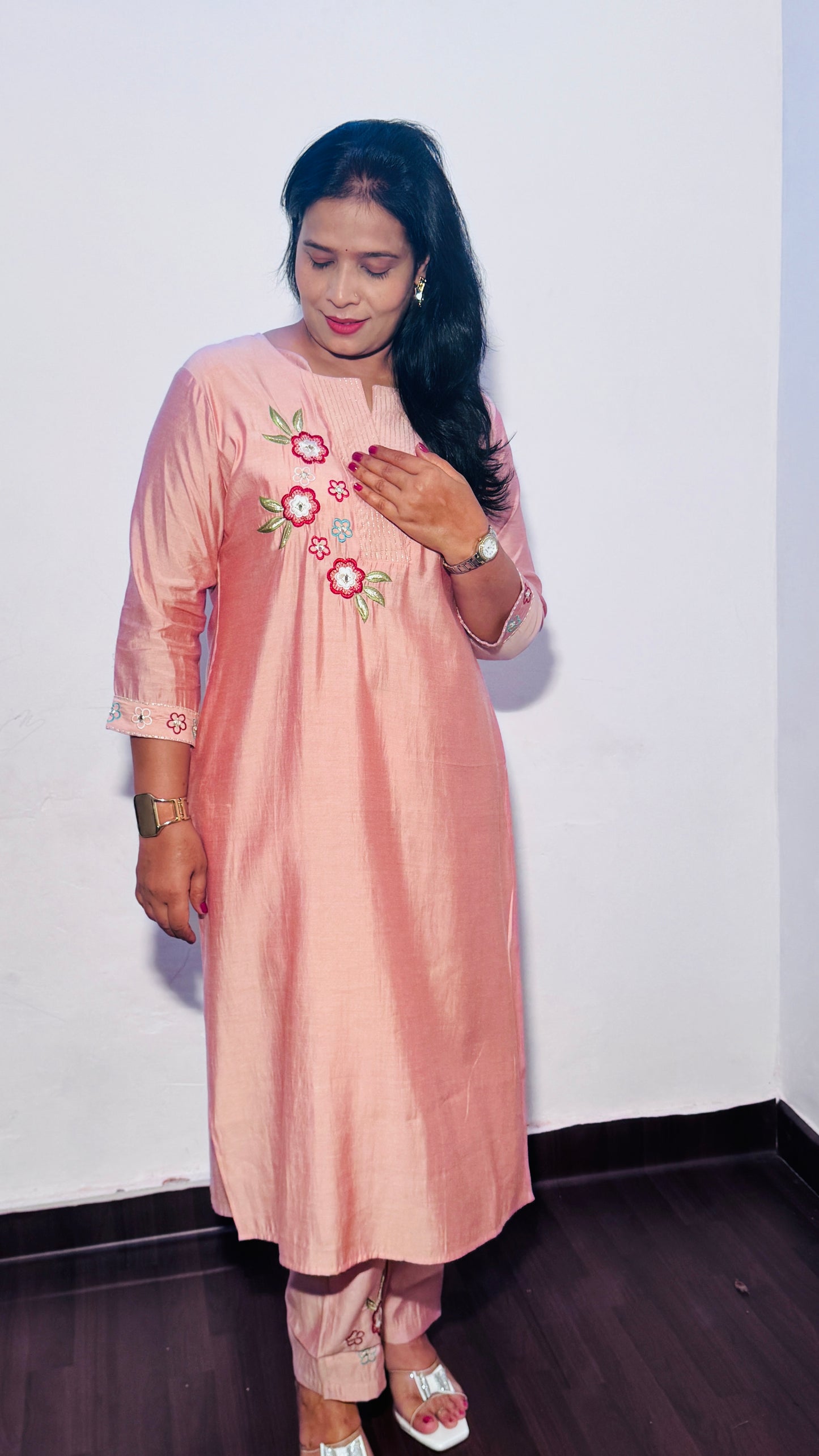 PEACH FLORAL THREAD WORK MUSLIN SILK KURTA WITH TROUSERS