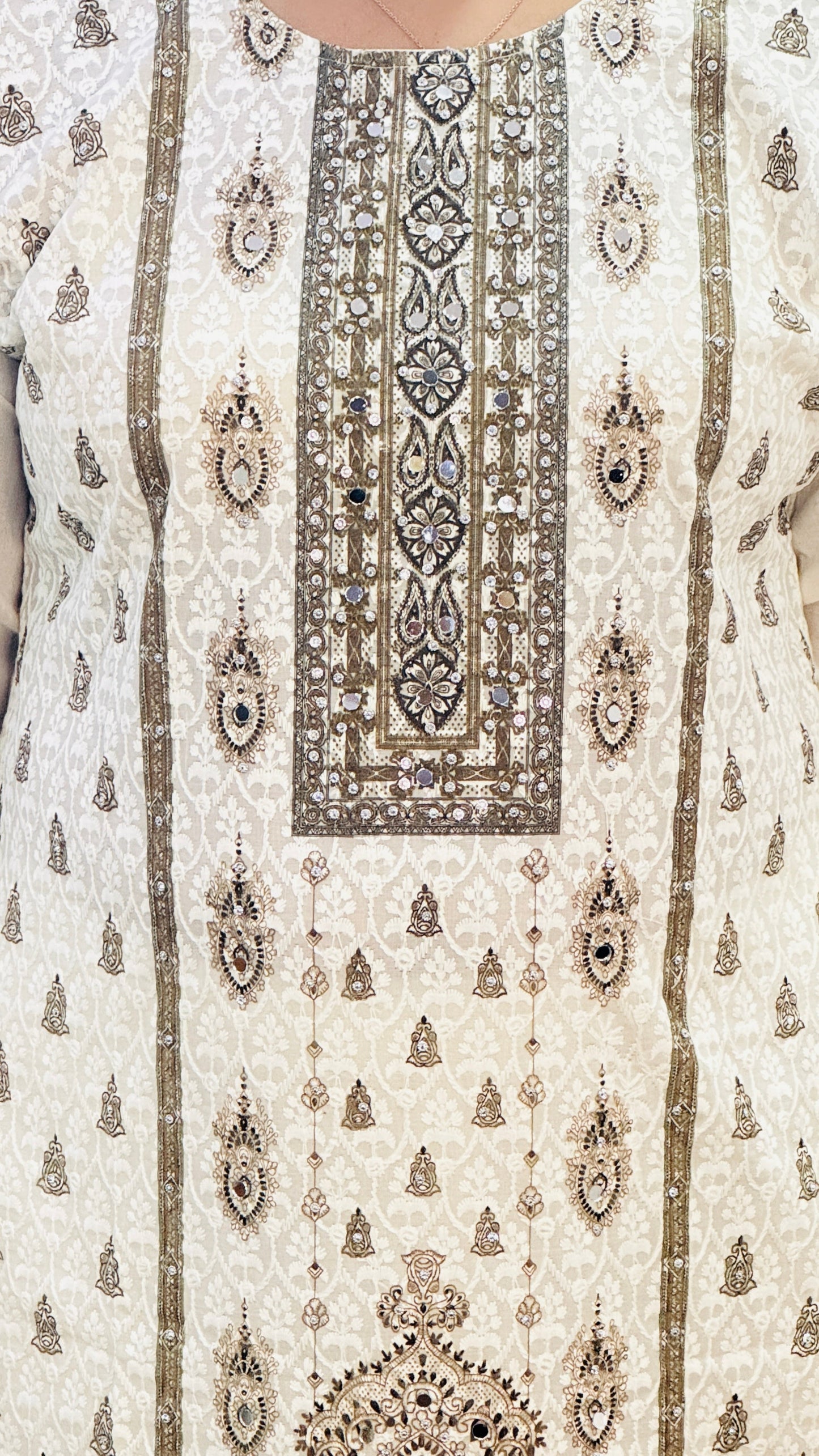 OFF WHITE SIFLY SUIT SET WITH MIRROR WORK | BHAVIAURA