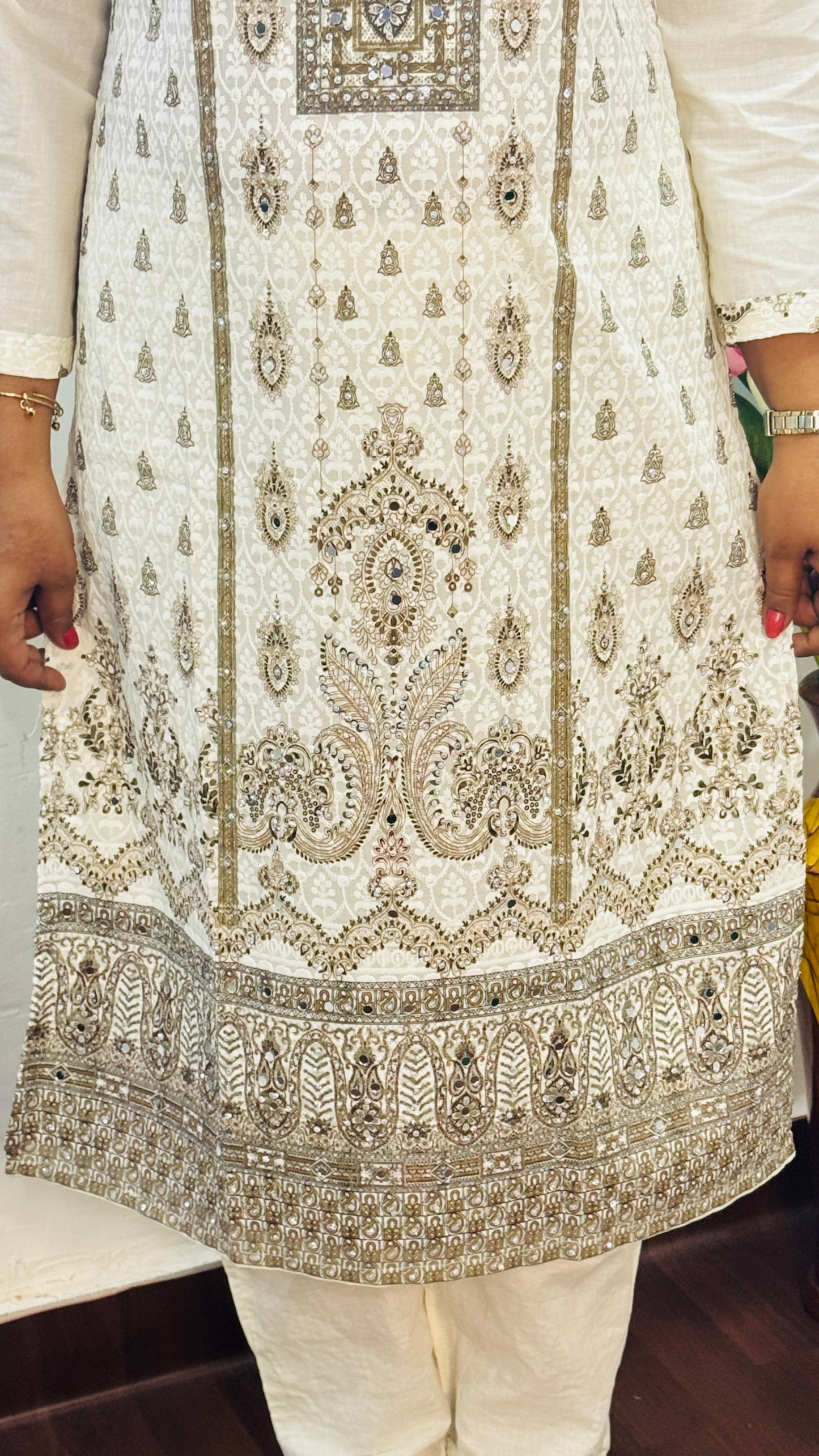 OFF WHITE SIFLY SUIT SET WITH MIRROR WORK | BHAVIAURA